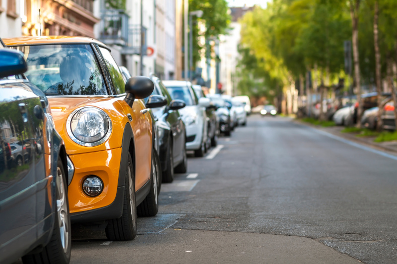 Parkende Autos