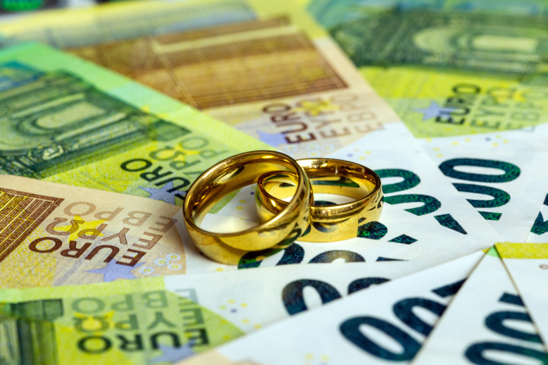 Eheringe auf Euro-Banknoten