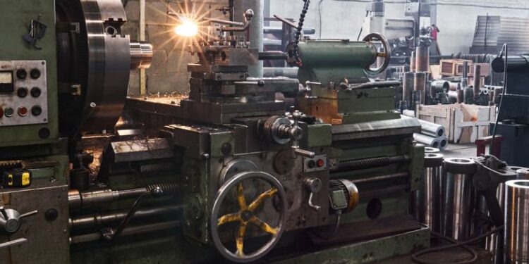 ältere aber funktionale Drehmaschine